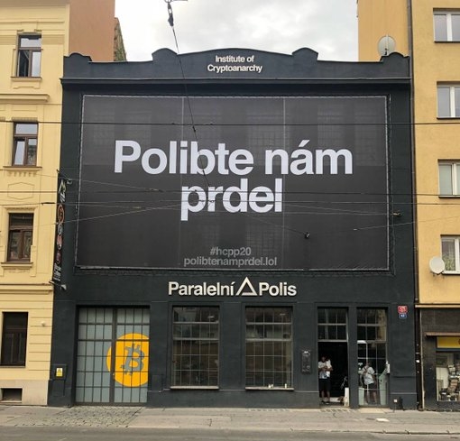 Polibte nám prdel - odkaz jasný - Paralelná polis Praha.